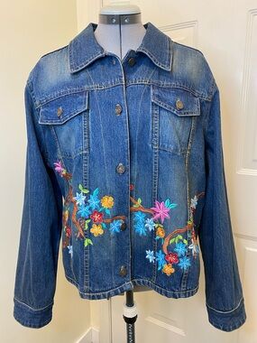 NEW Embroidered Floral Denim Blue Jean Women’s Jacket Flap chest pockets size XL